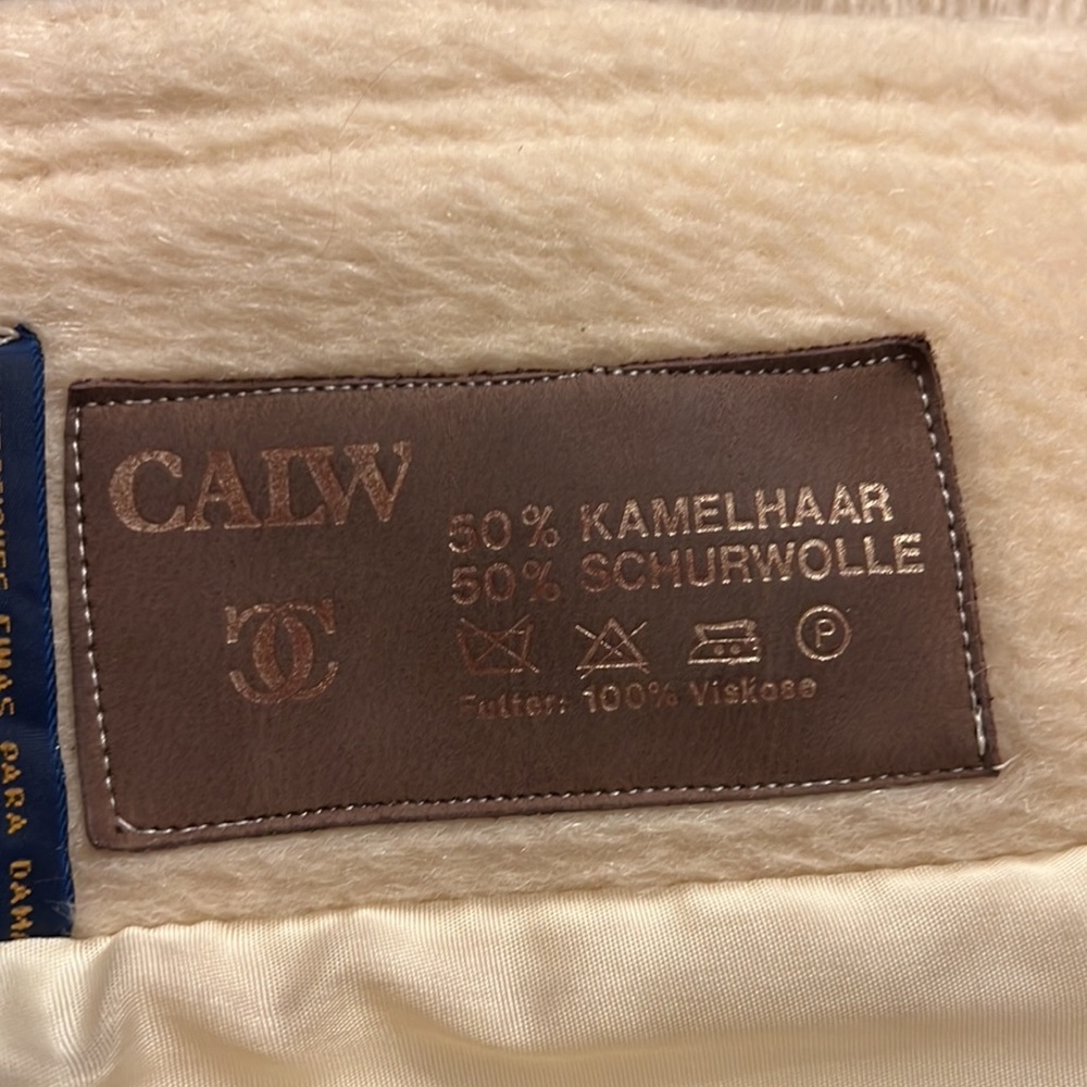 Gorgeous Double Breasted Fully Lined Vanilla Colo… - image 8